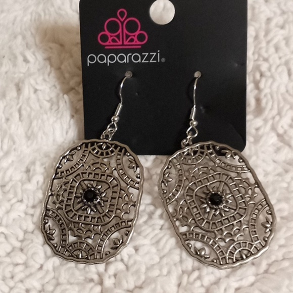 Greco-Roman Roman Romance Black Earrings - Picture 1 of 1
